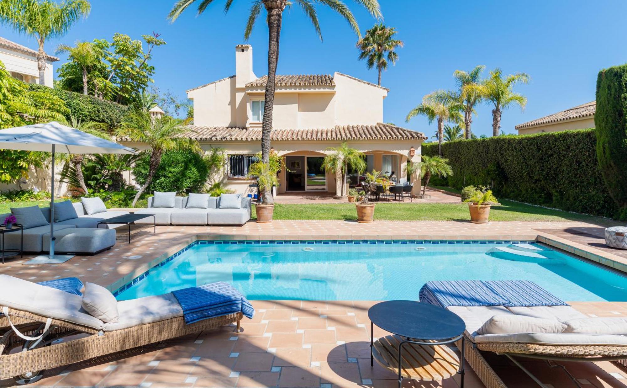 Villa Charming Andalusian-style Marbella